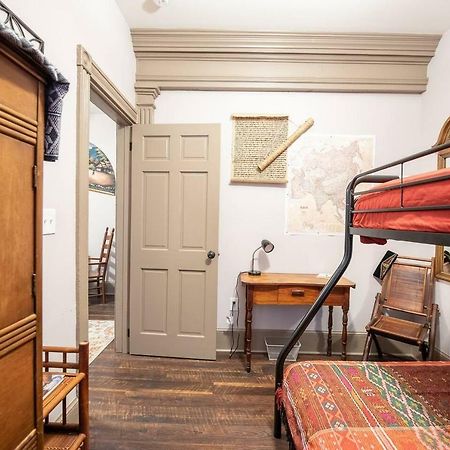 Cozy Hideaway In The Heart Of Lancaster Apartment Ngoại thất bức ảnh